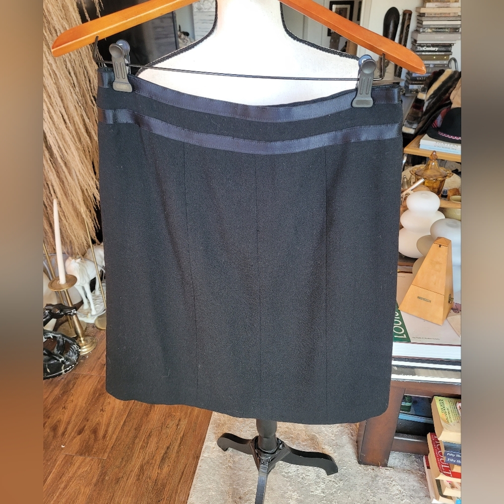 CHANEL 100% Wool Lined A Line Black Skirt Made In FRANCE SZ40